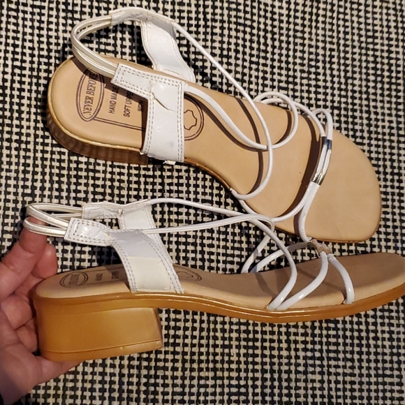 White strappy sandals - Picture 4 of 4